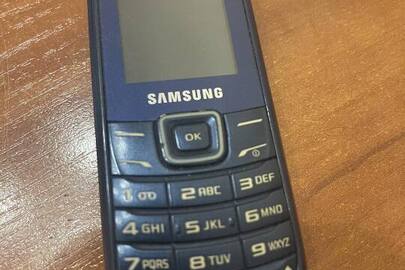 Мобільний телефон марки "Samsung" GT-E 1200R