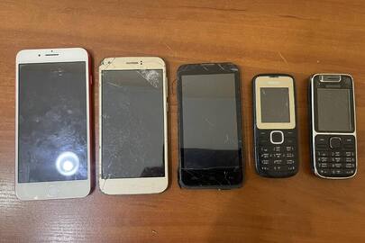 Мобільні телефони марки "Iphone A1784", "Ergo", "FLY", "Nokia", "Nokia" у кількості 5 шт., б/в