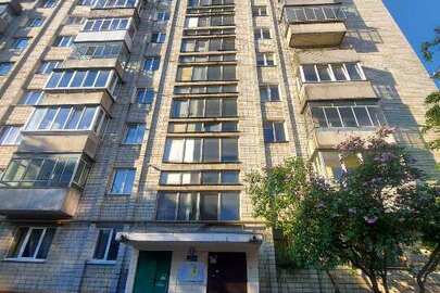 1/2 частки чотирикімнатної квартири, загальною площею 81,1 м.кв., що розташована за адресою: м. Львів, вул. Шевченка, буд. 348, кв. 84