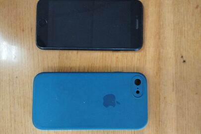 Конфісковане майно за рішенням суду: мобільний телефон марки "iPhone7", ІМЕІ: 359162075885090, колір чорний, наявний синій силіконовий чохол до телефону, б/в, технічний стан неперевірявся, зарядний пристрій відсутній