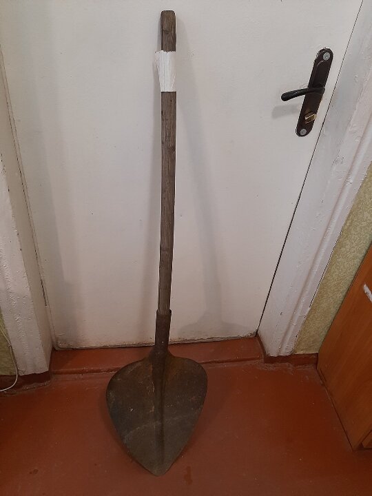 Лопата металева з дерев'яною рукояткою, 1 од., бв