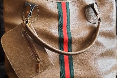 Жіноча сумка коричневого кольору 
