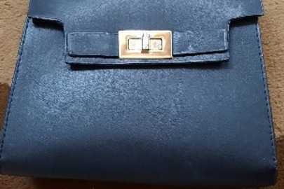 Жіноча сумка чорного кольору