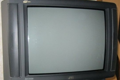 Телевізор чорного кольору б/у