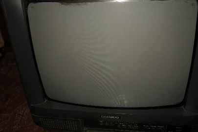 Телевізор чорного кольору, марки Daewoo