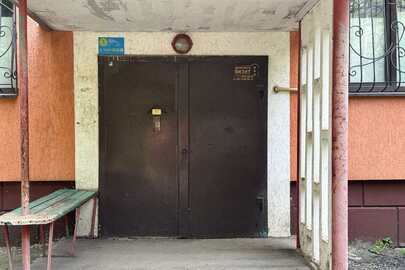 Чотирикімнатна квартира, загальна площа (кв.м.) 61,20, житлова площа ( кв.м.) 45,0, адреса: Дніпропетровська обл., м. Кривий Ріг, 200-річчя Кривого Рогу, буд. 8, кв. 2