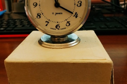 Механічний годинник-будильник "SLAVA" 11 jewels MADE IN USSR 1989 року