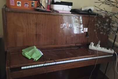 Конфісковане майно за вироком суду: механічний музичний інструмент - фортепіано, коричневого кольору, в робочому стані, б/в