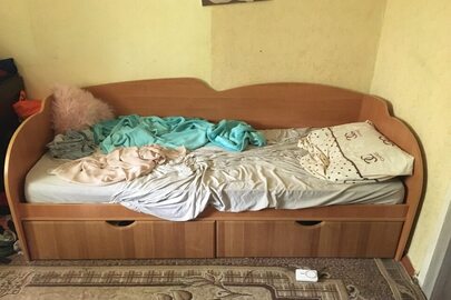 Конфісковане майно за вироком суду: ліжко дитяче зі спинкою, коричневого кольору, б/в