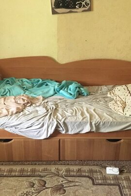 Конфісковане майно за вироком суду: ліжко дитяче зі спинкою, коричневого кольору, б/в