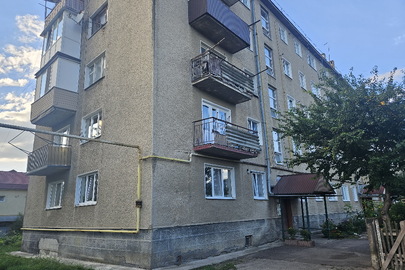 Трикімнатна квартира, заг.пл. 59 кв.м., житл.пл. 40,7 кв.м., за адресою: Івано-Франківська обл., Івано-Франківський р-н., м.Тисмениця, площа Ринок, буд. 1, кв. 16