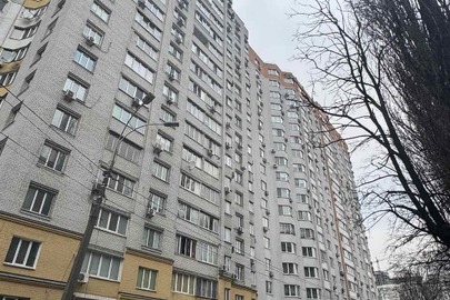 6/100 частини трикімнатної квартири загальною площею: 134,3 кв.м., житлова площа: 74,2 кв.м., що знаходиться за адресою: м. Київ, вулиця Гетьмана Кирила Розумовського (Миколи Краснова), будинок 17, квартира 130