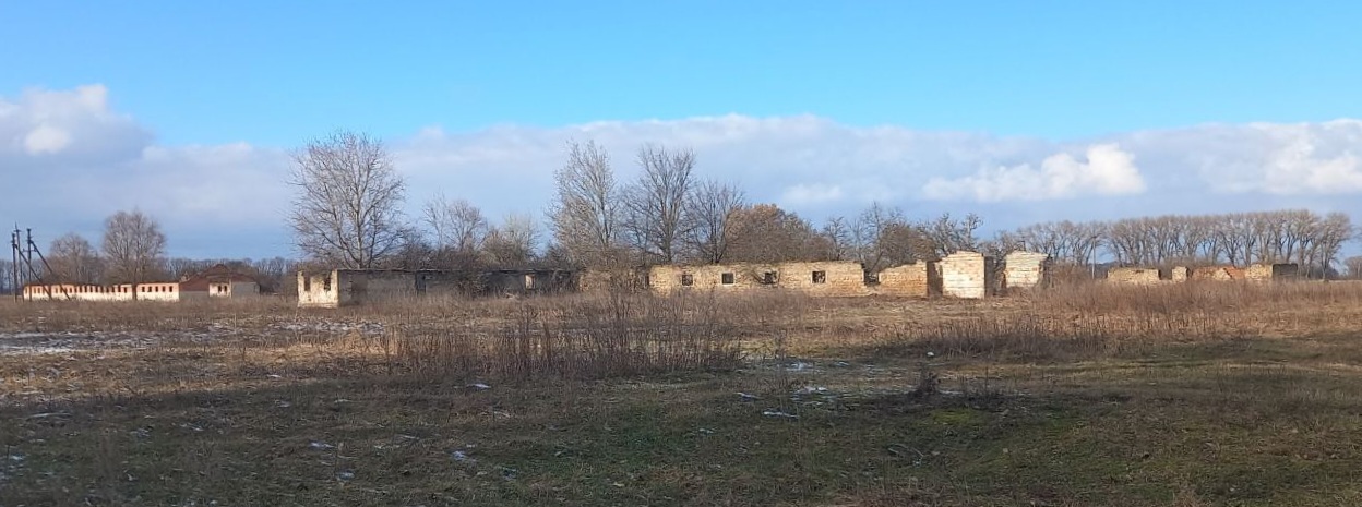 Комплекс нежитлових будівель та споруд загальною площею 3034,2 кв.м., які знаходяться за адресою Чернігівська область, Козелецький район, с. Бобруйки, вулиця Кірова, 52