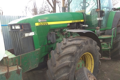 Трактор колісний JOHN DEERE 8400, 2000 року випуску заводський номер RW8400P027850, двигун RG6081H092884, реєстраційний номер 15380ВХ.