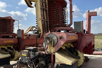 Причіпна механічна машина для збирання гарбузів MOTY КЕ 3000 М, 2011 року випуску, заводський №1102, стан (б/в)