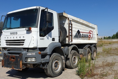 Автомобіль спеціалізований вантажний, марки IVECO TRAKKER AD410T42, реєстраційний номер АА6238ТЕ, VIN/номер шасі (кузова, рами): WJMJ4CSS30C205241, колір: БІЛИЙ, рік виробництва: 2008, тип пального: дизель, об’єм двигуна, см.куб.: 12882, тип КПП: механічна