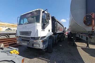 Автомобіль спеціалізований вантажний, марки IVECO TRAKKER AD410T42, реєстраційний номер АА2135АТ, VIN/номер шасі (кузова, рами): WJMJ4CSS30C205743, колір: БІЛИЙ, рік виробництва: 2008, тип пального: дизель, об’єм двигуна, см.куб.: 12882, тип КПП: механічна