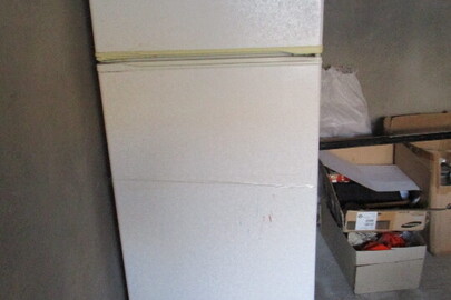 Холодильник білого кольору «Минск», двокамерний, б/в