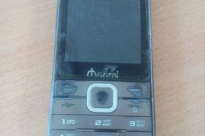 Мобільний телефон марки "SAMSUNG" срібного кольору у кількості 1 штука