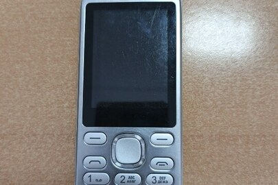 Конфісковане майно за вироком суду:мобільний телефон марки "NOMI-i2411" б/в- 1 шт. з двома сім-картами оператора "Київстар"