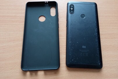Конфісковане майно за рішенням суду: мобільний телефон марки «Redmi» моделі «Note 5», із сім карткою оператора мобільного зв`язку «Vodafone Україна» , б/в