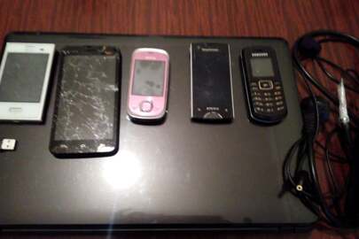 Картка пам'яті Мікро CD; мобільні телефони: "Samsung GTE 1080i"; "Nokia 7230"; "LG  E400"; "Explay Rio Play";; "Sony Ericson"; ноутбук марки "Acer E1-531", із зарядним пристроєм, робочий стан невідомий