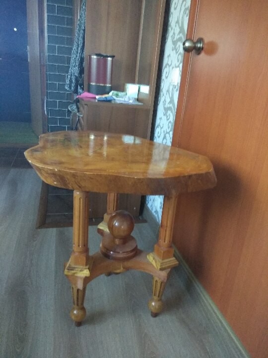 Журнальний столик дерев'яний