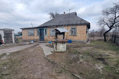 Житловий будинок з відповідними господарськими та побутовими будівлями та спорудами загальною площею 57,9 кв.м., житловою – 22,8 кв.м., що знаходиться за адресою: Черкаська область, Черкаський район, с. Бузуків, вул. Богуна (Воровського), 2