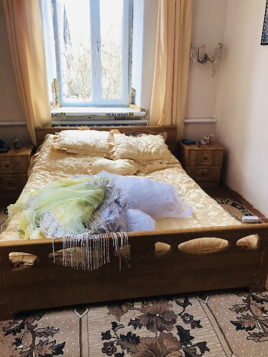 Спальний гарнітур: шафа чотиридверна, ліжко двоспальне, тумбочки (2 шт.), комод (3 шухляди)