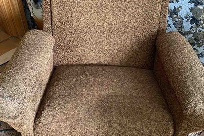 Крісла м'які, оббиті тканиною, коричневого кольору, 2 шт.