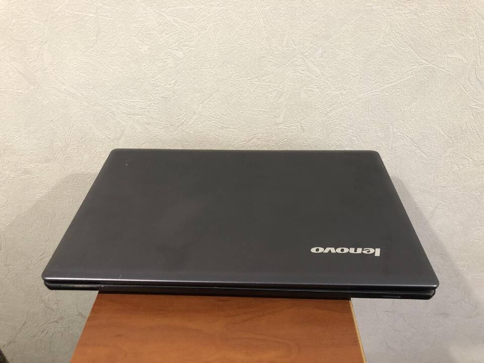 Ноутбук марки Lenovo, працездатність невідома