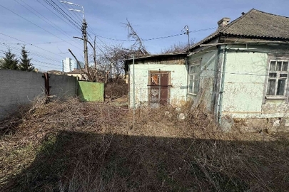 27/100 частини житлового будинку РНОНМ 144094480000 та 27/100 земельної ділянки К/Н 8000000000:63:458:0033, площею 0,0643 га, за адресою: м.Київ, вул. Ташкентська, 7