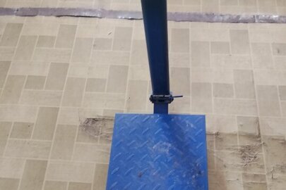 Конфіскація майна за рішенням суду: металеві ваги з електронною панеллю, б/в
