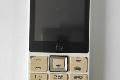 Мобільний телефон марки "Fly" TS112 білого кольору  був у використанні