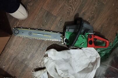 Конфісковане майно за рішенням суду: бензопила зелено-помаранчевого кольору з шиною марки «Roker titaniym pover», бувша в використанні, в справному стані