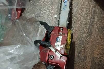 Конфісковане майно за рішенням суду: бензопила марки «Good Luck GL 500M червоного кольору, бувша в використані, в неробочому стані