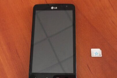 Мобільний телефон марки "LG" та SIM картка оператора мобільного зв'язку "Київстар"