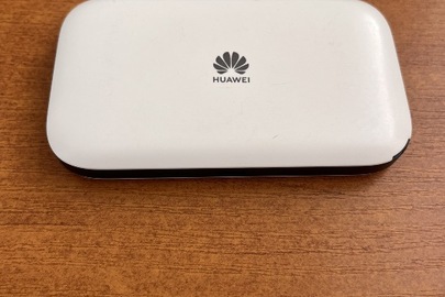 Конфісковане майно за рішенням суду: Wi-Fi роутер марки "HUAWEI" model: Е5576-320 , б/в. чорно-білого  кольору