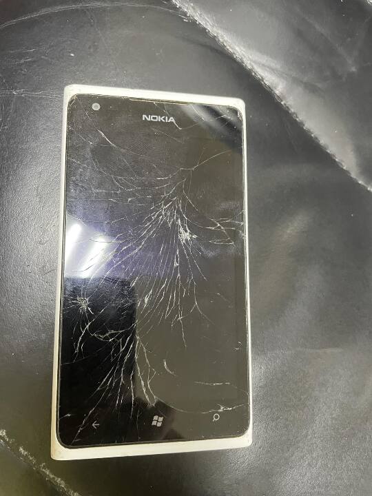 Мобільний телефон NOKIA Lumia 900, білого кольору, IMEI: 351939054994391 (Б/В)