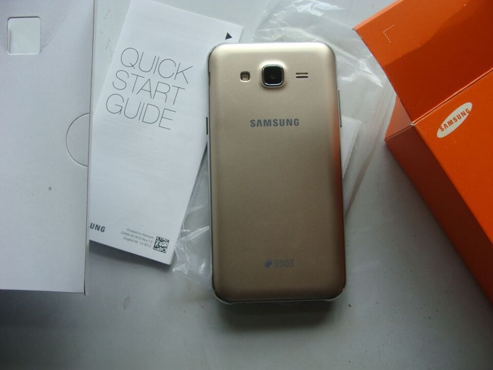 Мобільний телефон Samsung Galaxy A5 (6) Duos - 5 шт. В комплекті з зарядним пристроєм, USB кабелем, навушниками та інструкцією