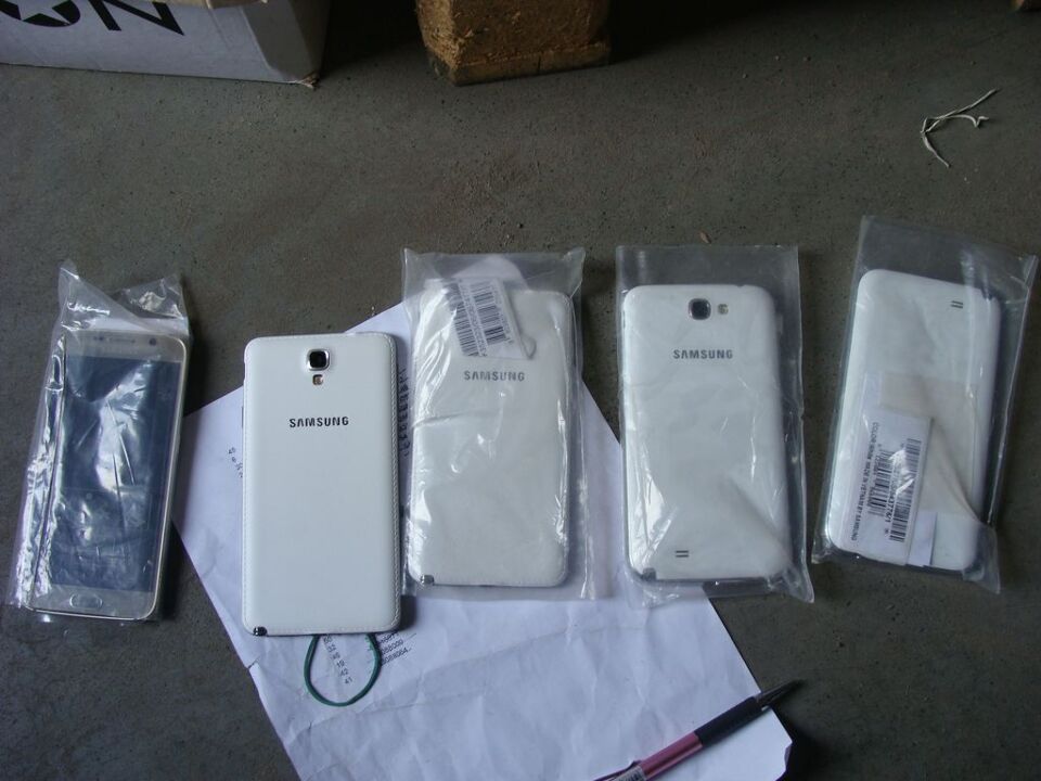 Мобільні телефони Samsung різних моделей у кількості 16 штук