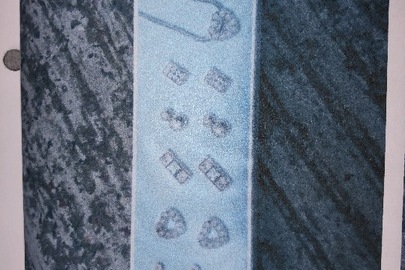 Набір біжутерії (сережки - 18 шт. (9пар) з металу білого кольору зі вставками з білого прозорого каміння різних фасонів та розмірів, в упаковці виробника