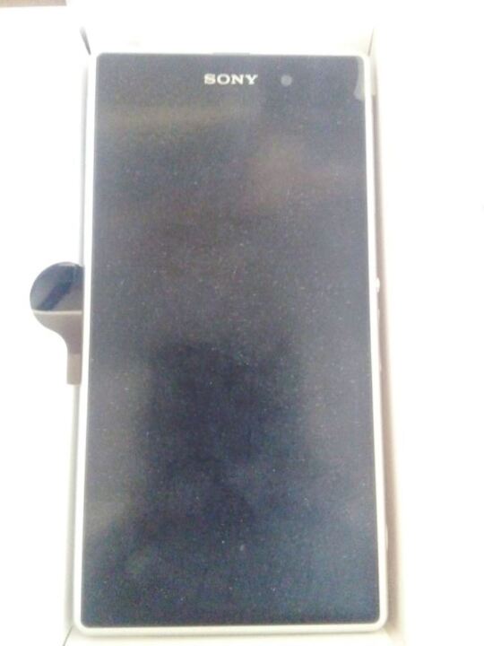 Мобільний телефон Sony Xperia Z1, білого кольору, модель згідно напису на упаковці С6903, -1 штука