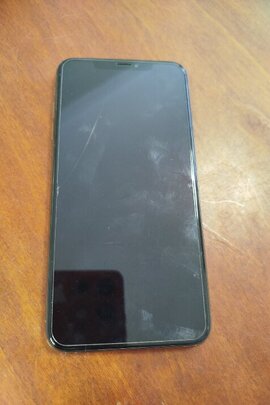 Конфісковане майно за рішенням суду: мобільний телефон марки APPLE, моделі Xs MAX, номер моделі: МТ552FS/A, серійний номер:F2LZ4K4BKPH6, IMEI 1:357294097130270, IMEI 2:357294097188864 з сім-картою ПАТ «ВФ Україна», б/в