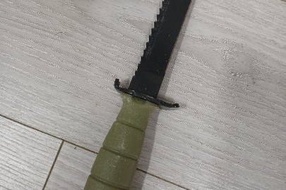 Конфісковане майно за вироком суду:ніж, руків`я якого зеленого кольору, а лезо - чорного кольору, б/в.