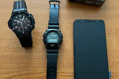  Рухоме майно в кількості 4 позиції: Фотоапарат "Canon D600", наручний годинник чорного кольору "G-SHOCK", наручний годинник "HUBLOT", мобільний телефон "Samsung", б/в