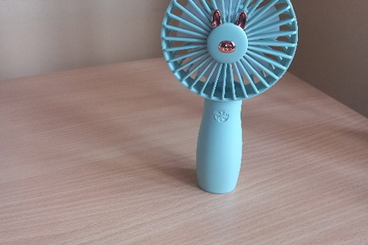 Конфісковане майно за рішенням суду ручний вентилятор зеленого кольору з підсвіткою фіолетового кольору б/в