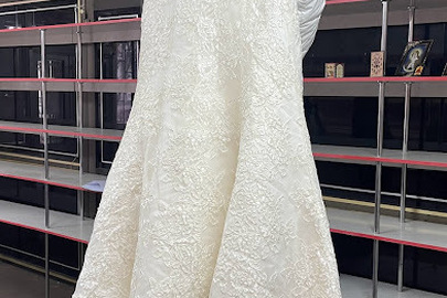 Весільна сукня GINA BACCONI, розмір 42-44, 1 шт., б/в