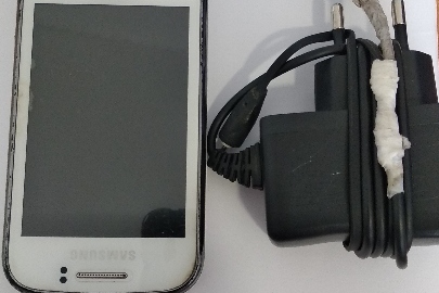 Мобільний телефон марки "SAMSUNG" IMEI: 356406050000735 та зарядний пристрій до нього