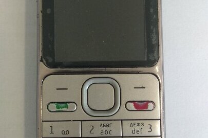 Мобільний телефон марки "NOKIA", модель С2-01, IMEI: 352445/05/312151/4, та акумуляторну батарею до нього